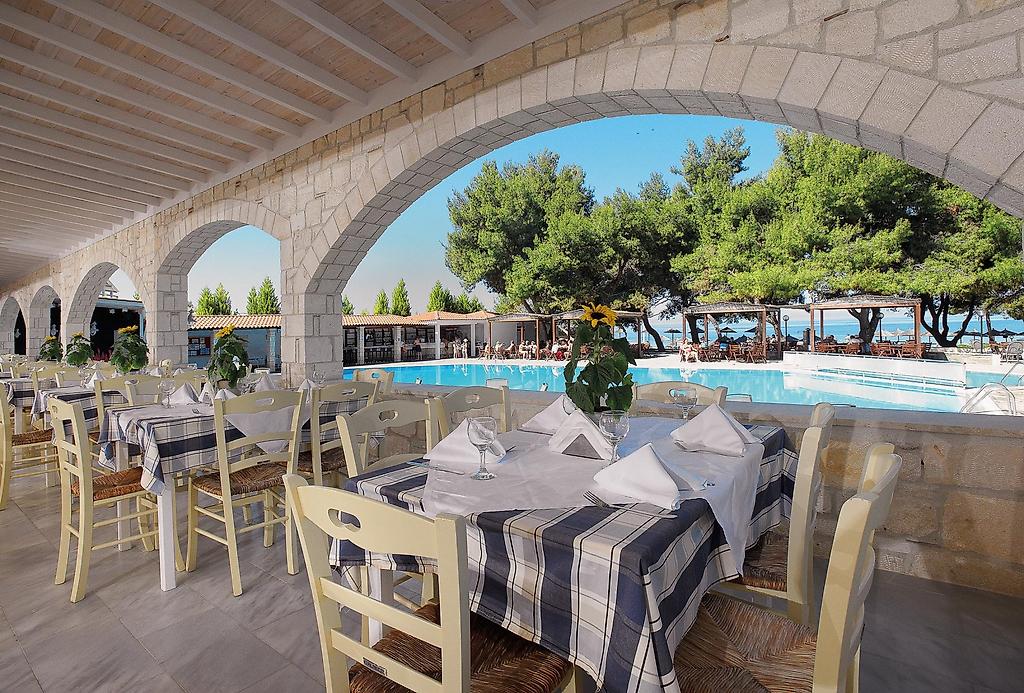 Portes Beach Hotel, Restaurant/Gastronomie