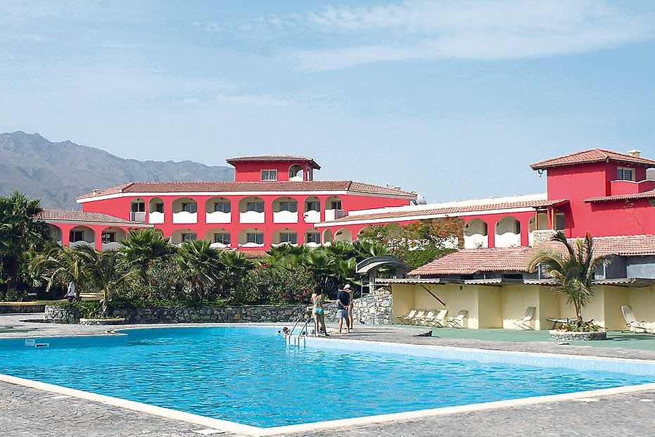 Santantão Art Resort, Pool und Hotelansicht