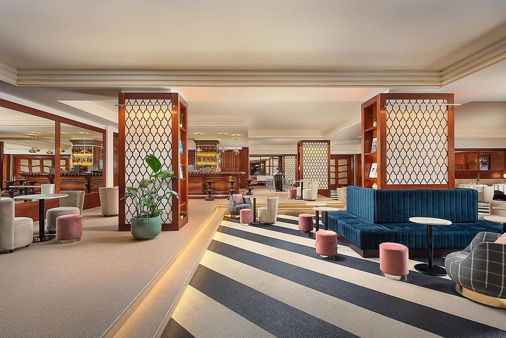 Hotel Ercilla de Bilbao Autograph Collection, Stilvolles Interieur eines Hotelraums mit zeitlosem Design und wohnlicher Atmosphäre.