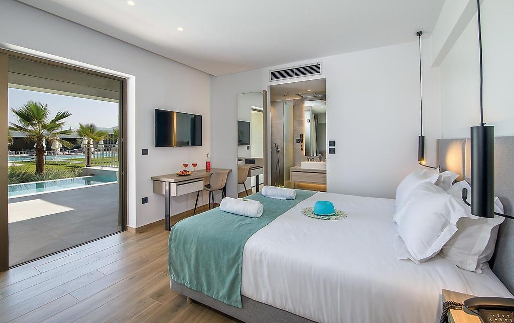 Myrion Beach Resort, Sharing Pool