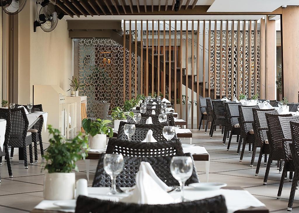 Theartemis Palace, Restaurant/Gastronomie