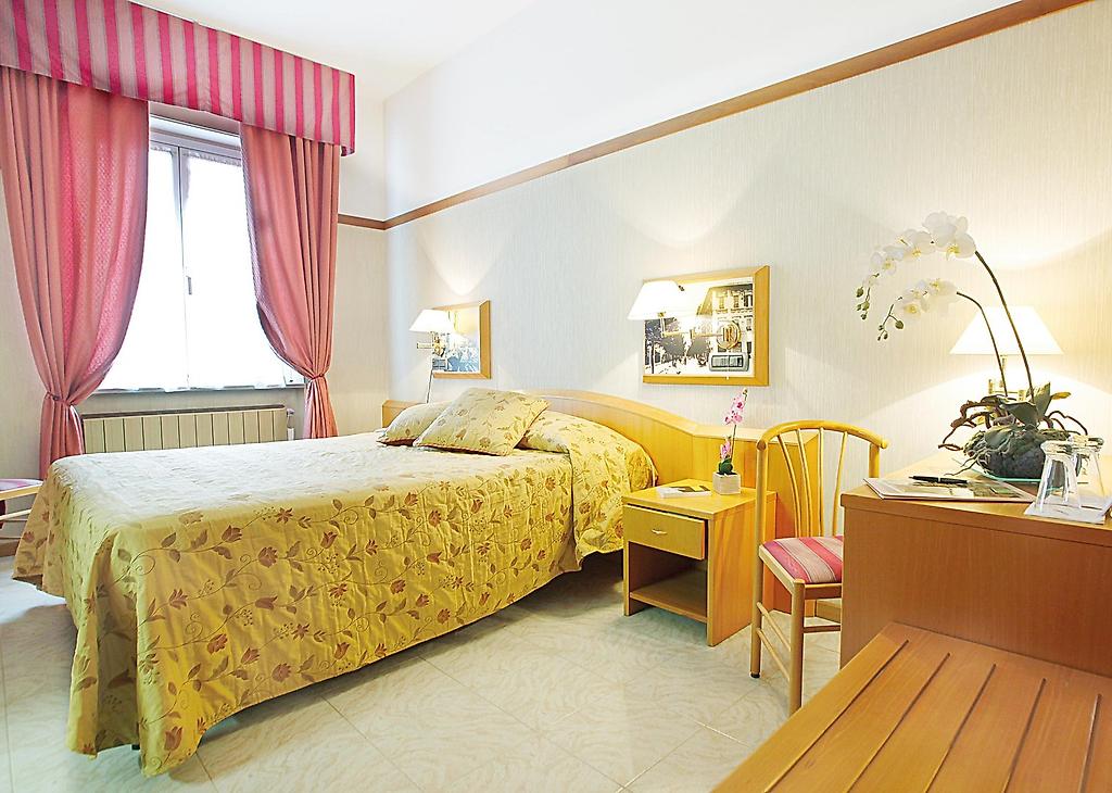Hotel Monte Rosa, Standard