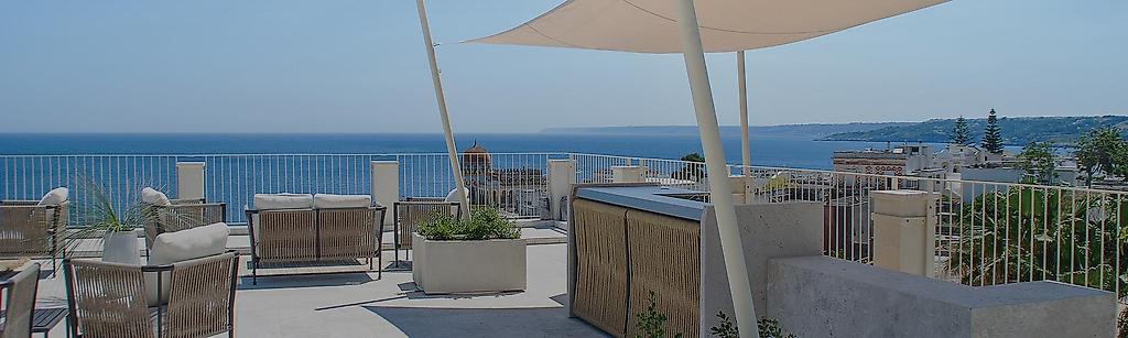 Est Hotel, Est Hotel,