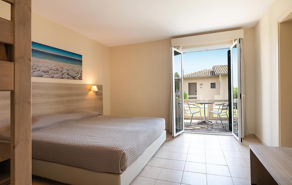 Canvas by Mitsis Messonghi, Bungalow