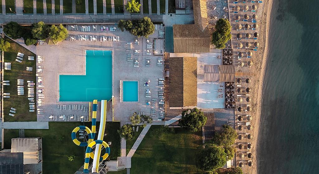 Canvas by Mitsis Messonghi, Pool/Poolbereich