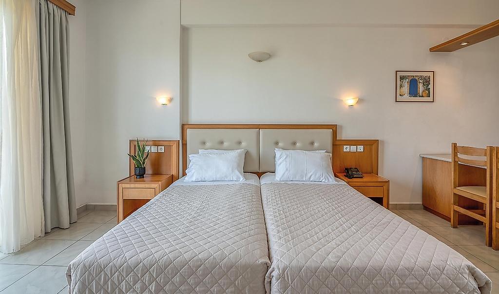 Castro Beach Hotel, Studio