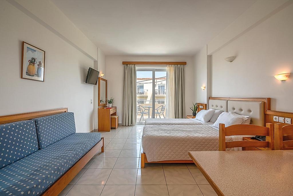 Castro Beach Hotel, Studio