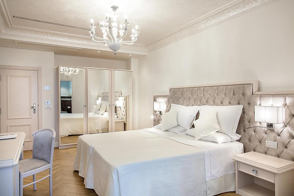 Hotel Aurelia, Executive