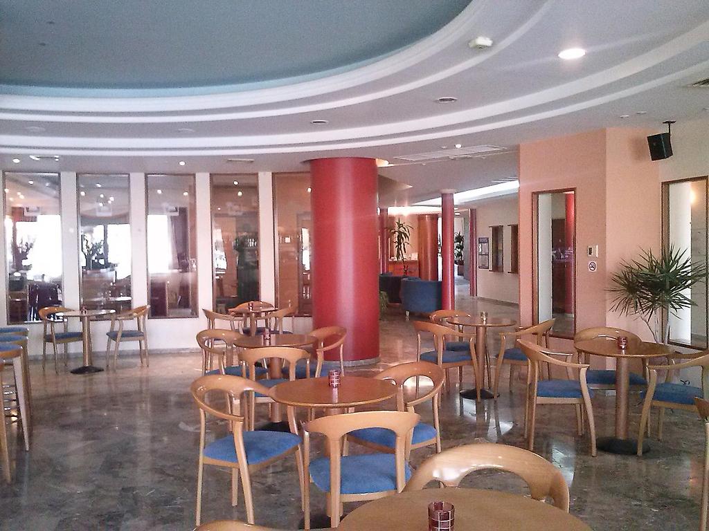 Astron, Restaurant/Gastronomie