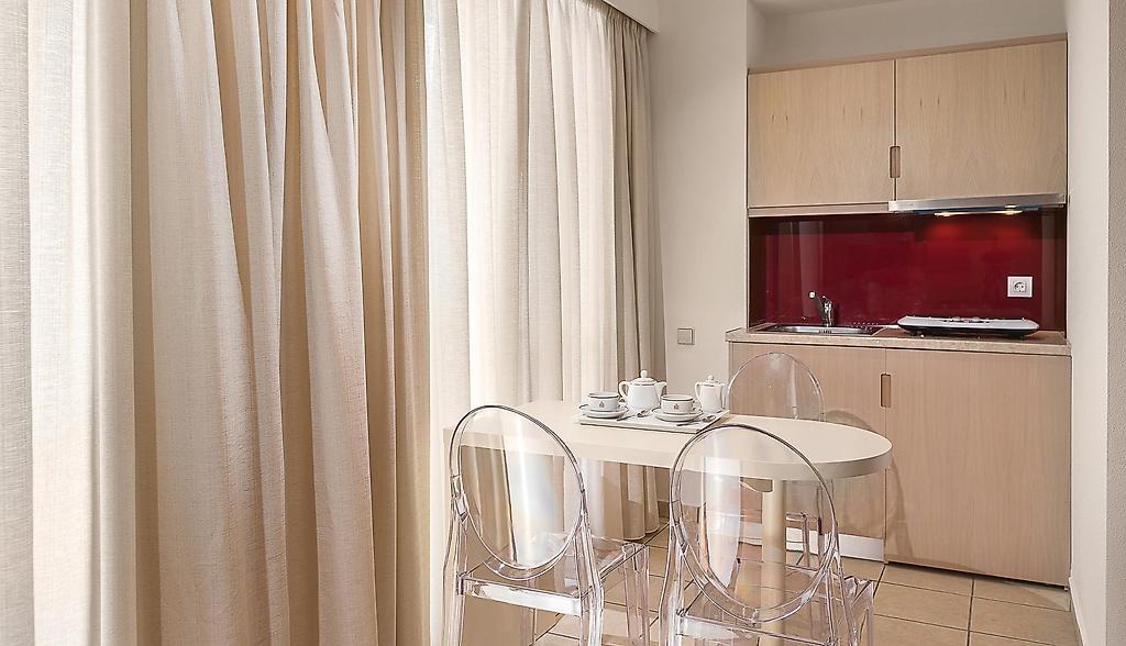 Alexandra Hotel, Studio