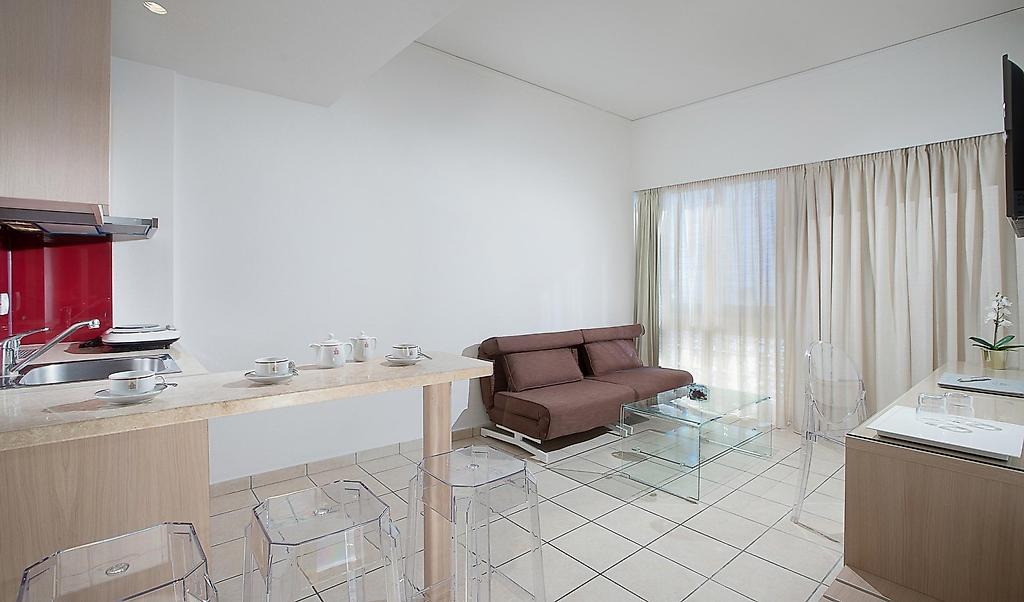 Alexandra Hotel, Appartement