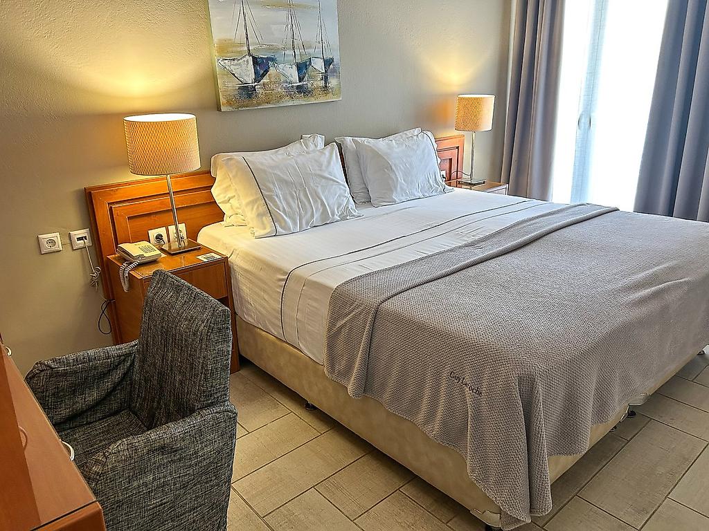 Chryssi Akti Hotel, Modernes Zimmer im Hotel in Athen mit komfortabler Ausstattung