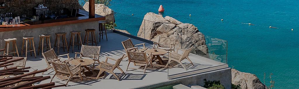 Super Paradise Suites & Rooms,