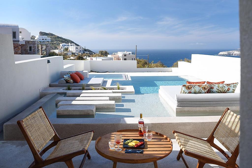 Potnia Theron Suites, Executive