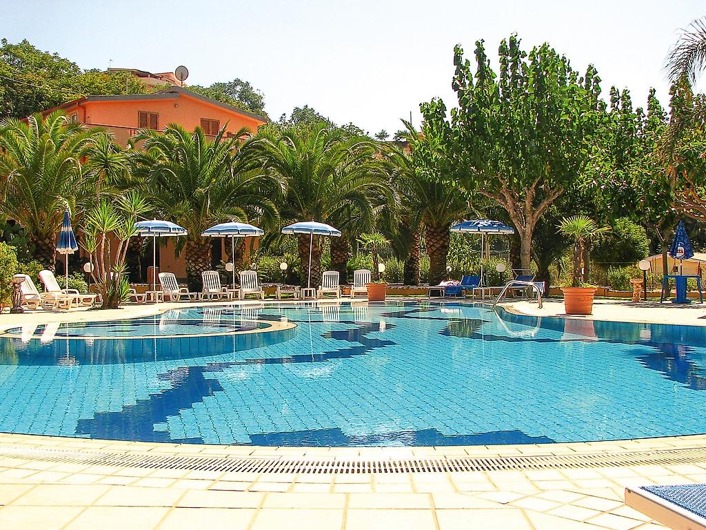 Hotel Old River, Pool/Poolbereich