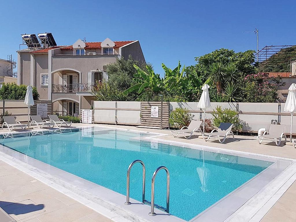 Notos Luxury Studios & Apartements, Pool/Poolbereich