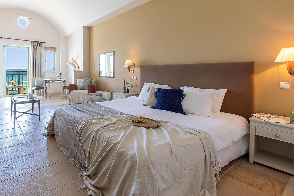 Giannoulis – Grand Bay Beach Resort, Junior-Suite