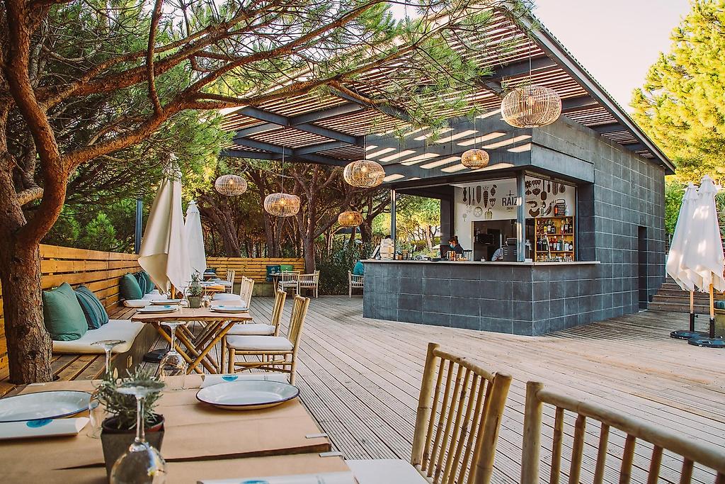 Octant Hotels Praia Verde, Restaurantbereich mit gemütlicher Atmosphäre