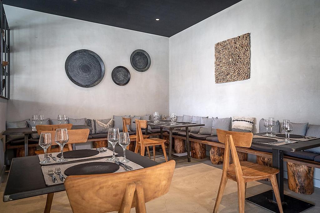 Crystal Waters, Restaurant/Gastronomie