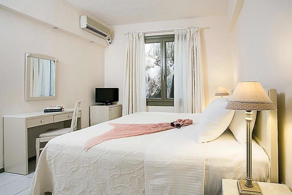 Kenta Beach Hotel, Economy