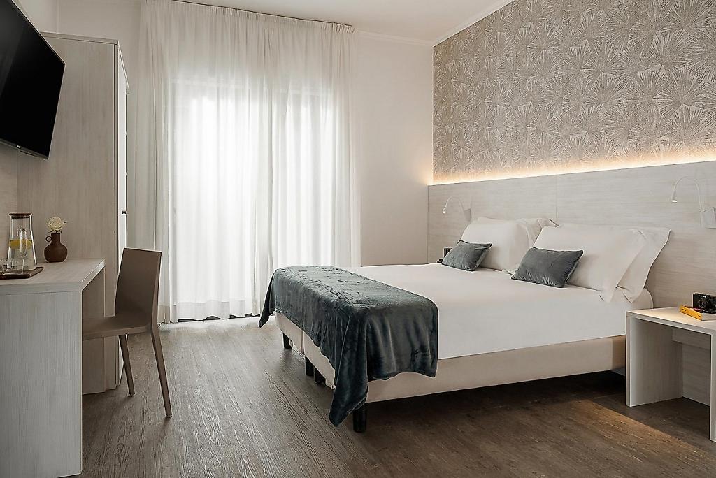 Hotel Venus, Easy