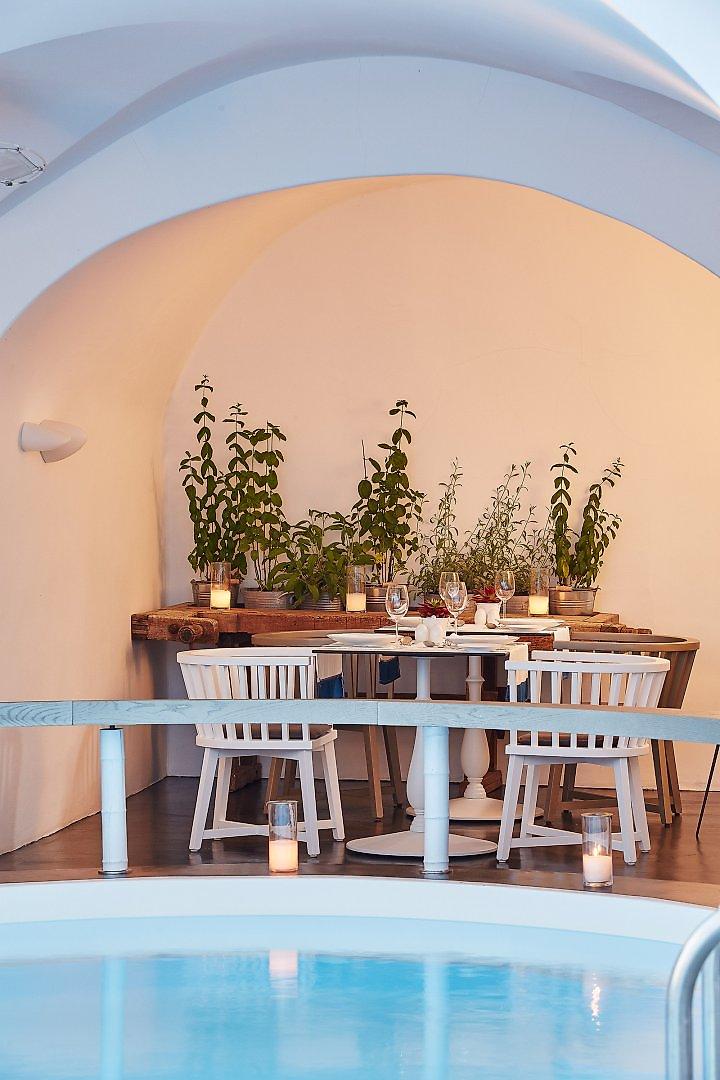 Katikies Chromata, Restaurant/Gastronomie