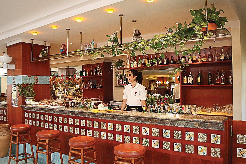 Hotel Caesar Palace, Hotelbar mit Sitzplätzen für Getränke und gesellige Abende