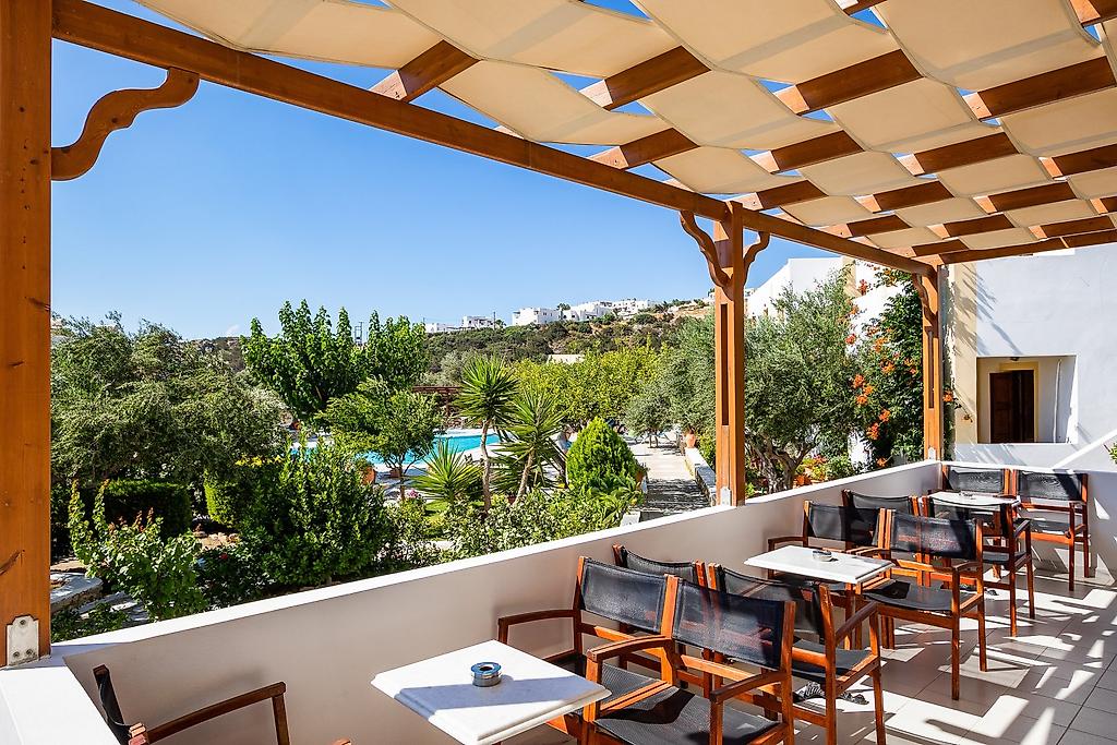 Casa Garden, Restaurant mit gedeckten Tischen und stilvollem Ambiente