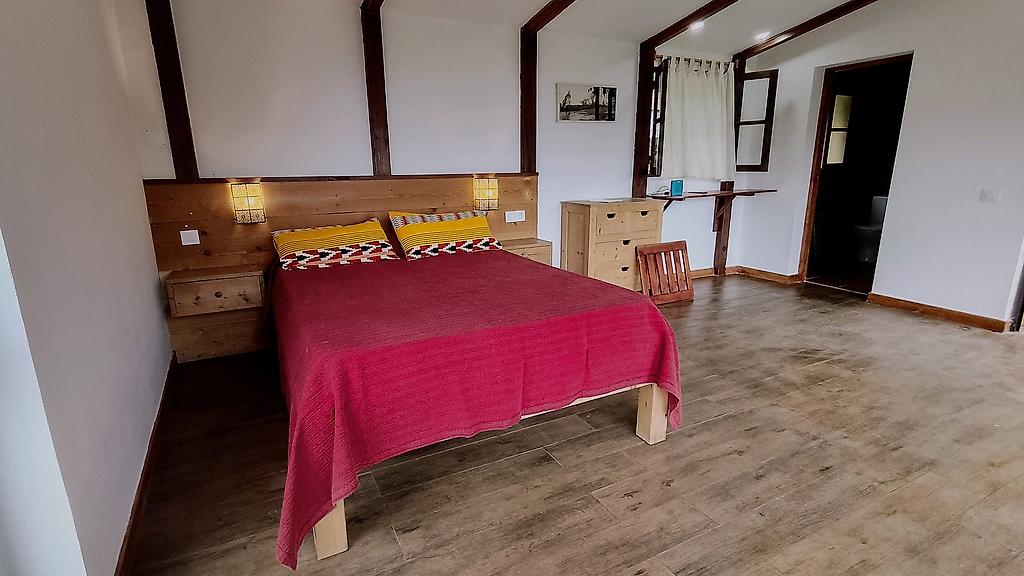 Casa Cavoquinho, Einfach und gemütlich eingerichtetes Hotelzimmer mit lokalem Charme.