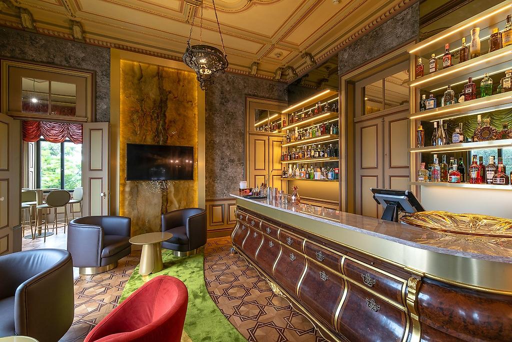 Vila Foz Hotel & Spa, Stilvolle Hotelbar in Porto mit modernen Sitzgelegenheiten