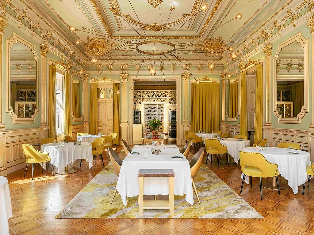 Vila Foz Hotel & Spa, Speiseraum des Hotelrestaurants in Porto mit Tischen und Stühlen