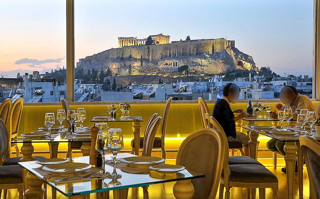 Acropolian Spirit Boutique Hotel, Buffetbereich des Restaurants mit einer vielfältigen Auswahl an Speisen in einer sauberen, modernen Umgebung.