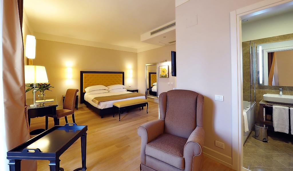 Palazzo San Lorenzo Hotel & Spa, Geräumige und luxuriös eingerichtete Junior Suite mit separatem Wohn- und Schlafbereich.