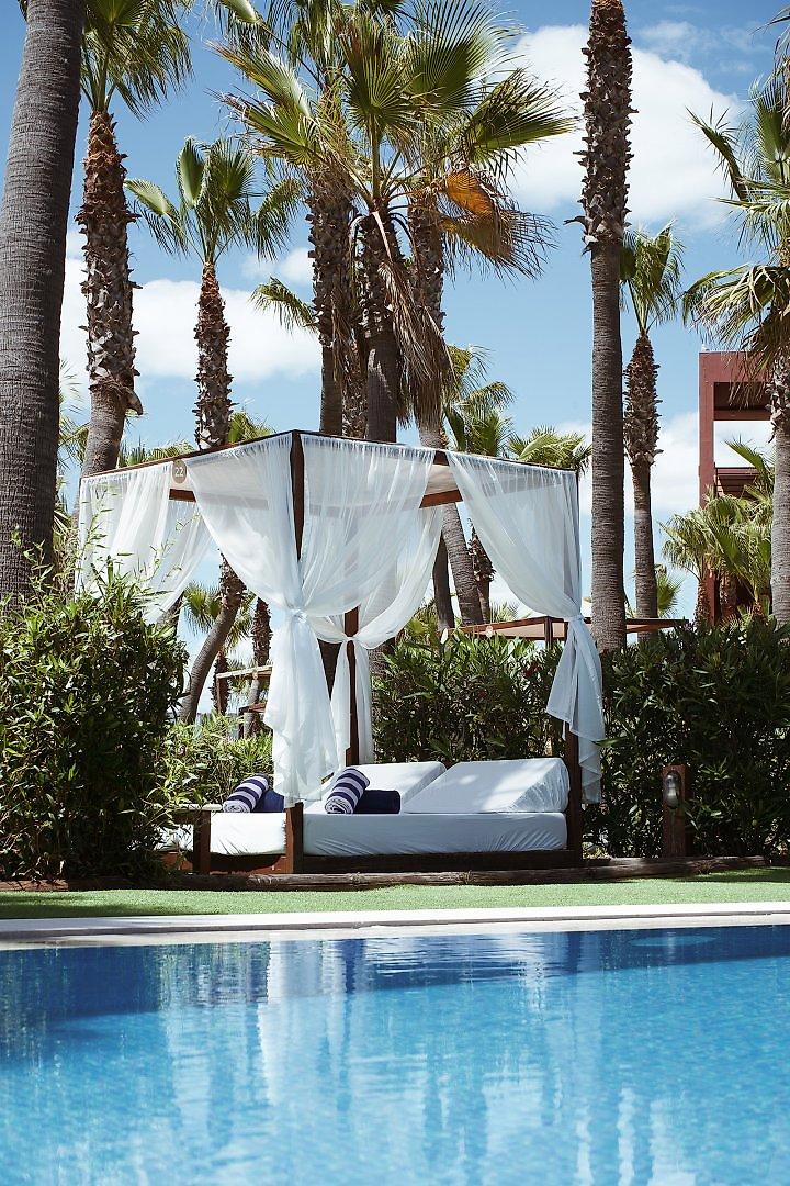 Wine & Books by the Sea, Algarve Resort, Sitzmoeglichkeiten im Beach Club mit Meeresblick