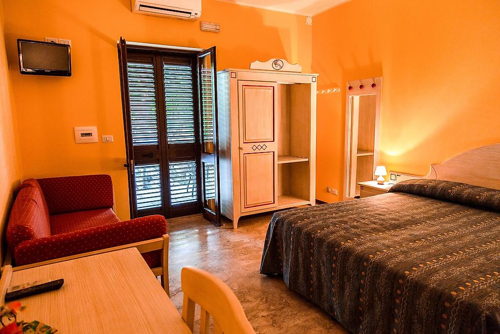 Hotel Oriente, Weitere Ansicht eines geschmackvoll eingerichteten Hotelzimmers