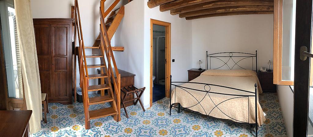 Hotel Villaggio Stromboli, Gemütlich gestaltetes Hotelzimmer in Catania