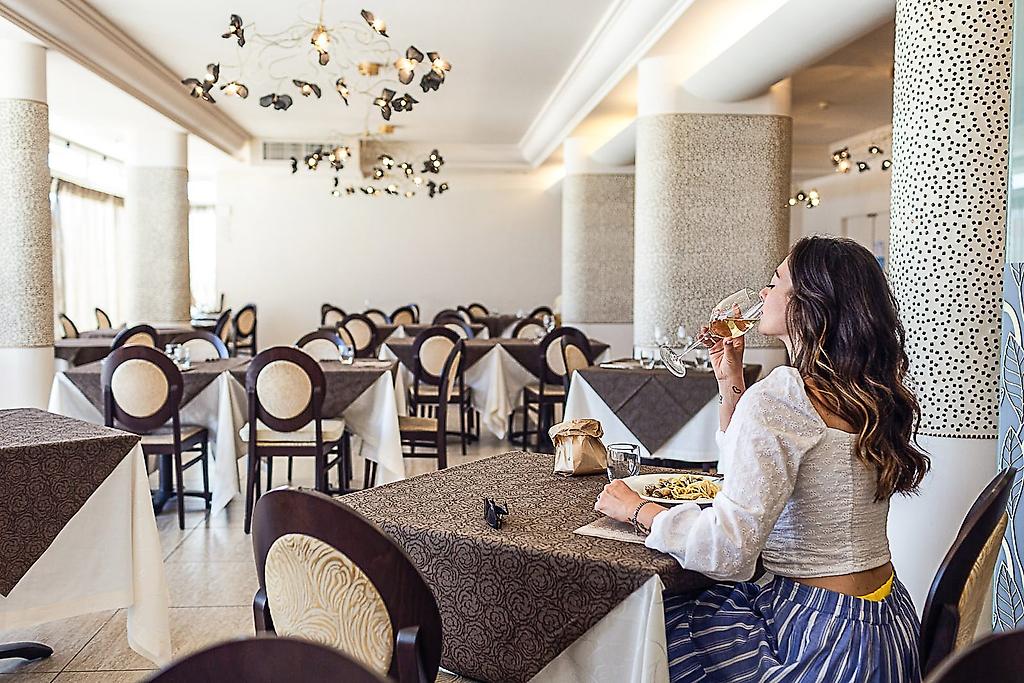 Hotel Soraya, Einladender Speiseraum im Hotelrestaurant