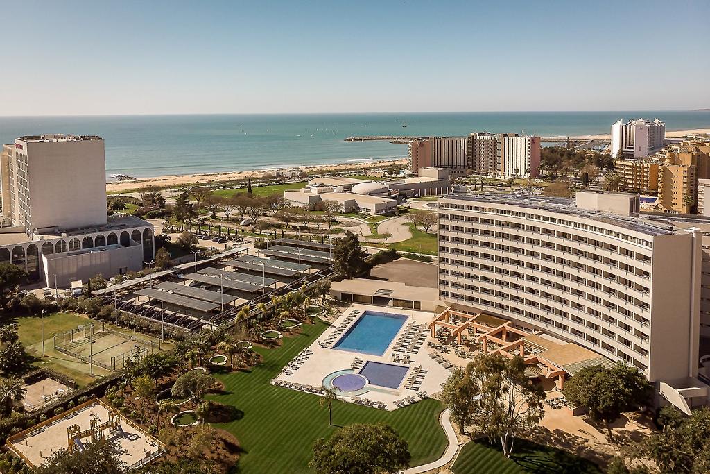 Hyatt Regency Vilamoura Algarve, Fassade und Außenbereich der Hotelanlage nahe Faro