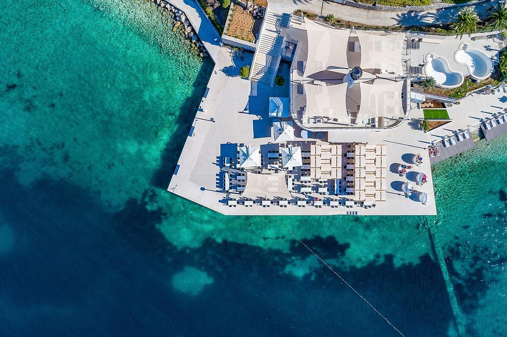 Hilton Lopud Beach Resort & Spa, Hotelanlage in Kroatien mit Außenbereich