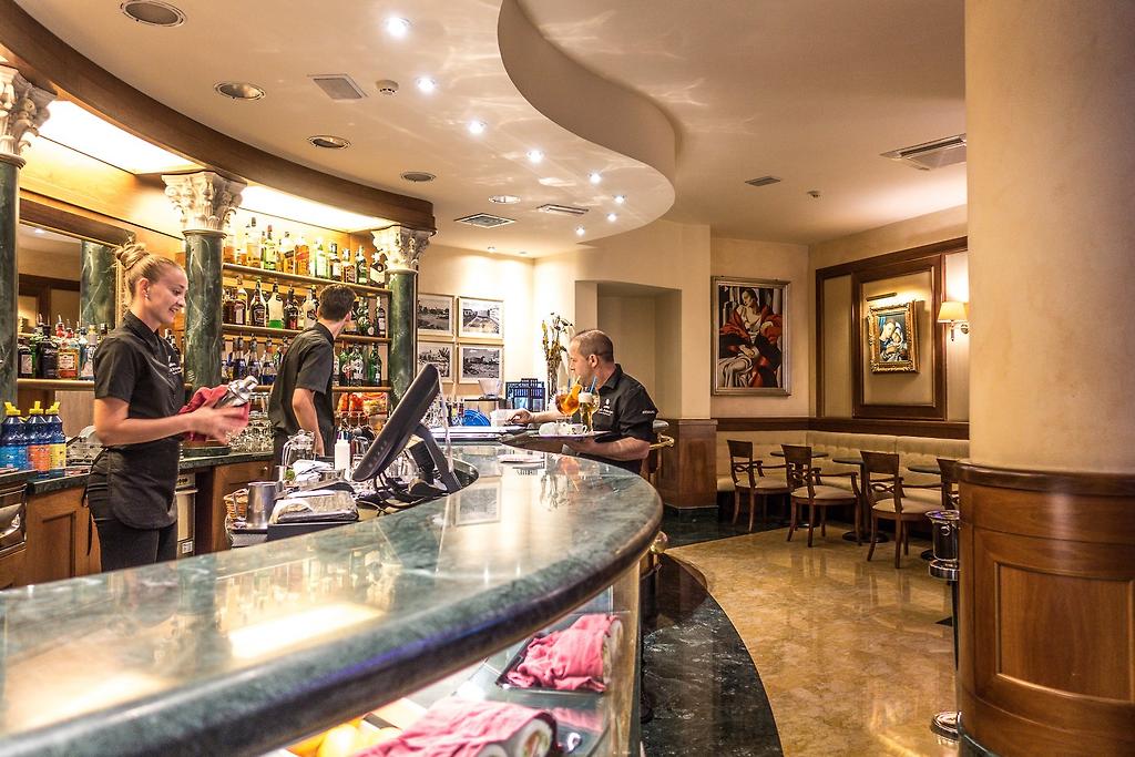 Hotel Principe Palace, Lobbybar mit stilvollem Barbereich in der Region Venedig