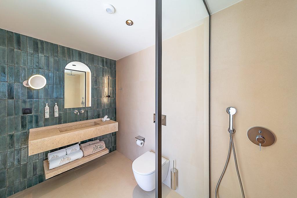 Alizo Boutique Hotel & Spa, Wohnbereich der Suite mit gemütlichen Sitzmöbeln auf Rhodos