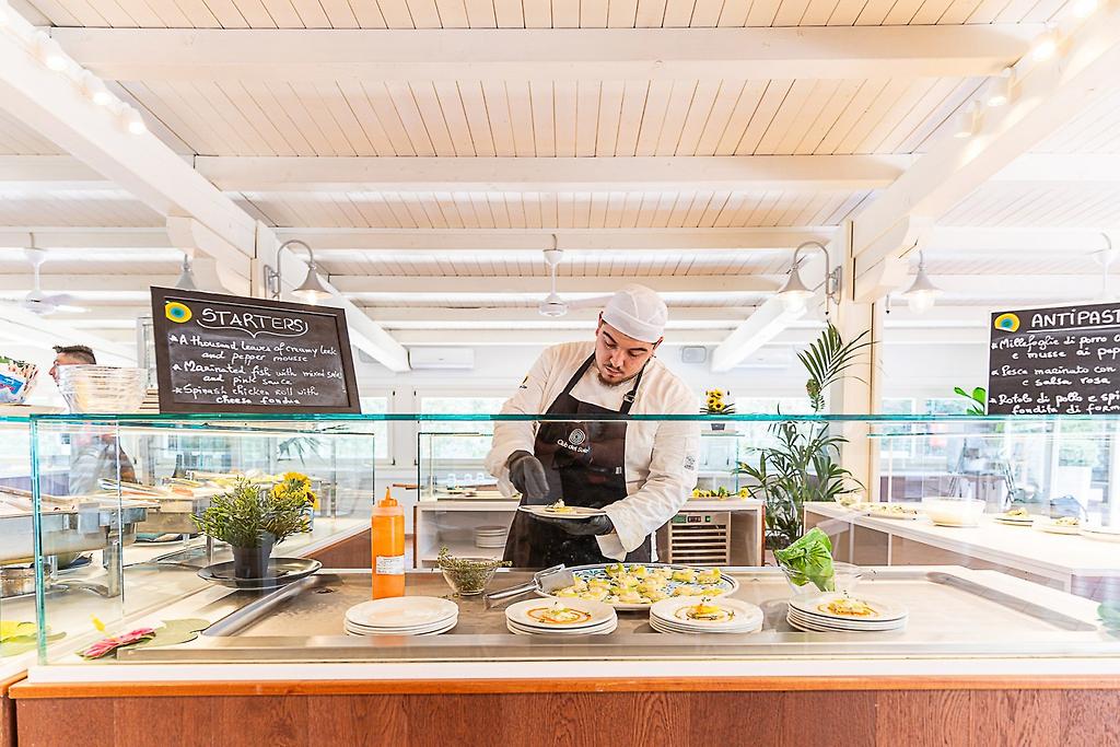 Adriano Family Collection, Self-Service-Bereich des Restaurants in der Emilia-Romagna