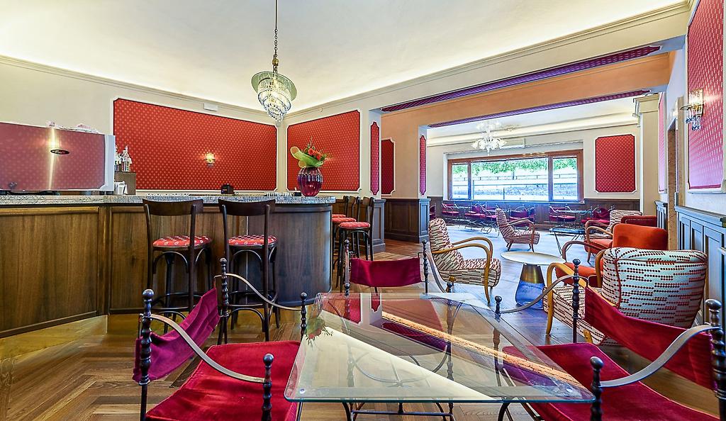 Hotel Villa Paradiso, Hotelbar mit eleganter Theke