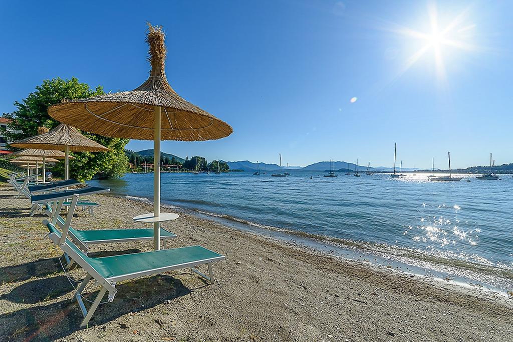 Hotel Villa Paradiso, Strandabschnitt am See in der Nähe des Hotels
