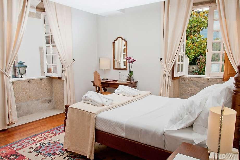 Casa Melo Alvim, Doppelbett und Fenster