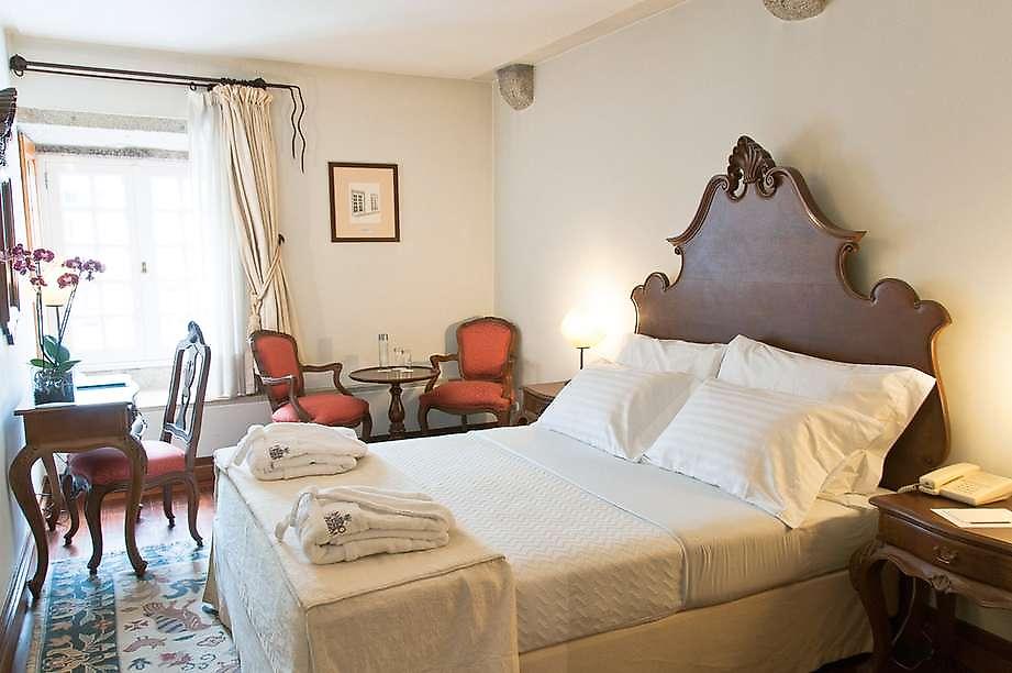 Casa Melo Alvim, Doppelbett und Sitzgelegenheiten