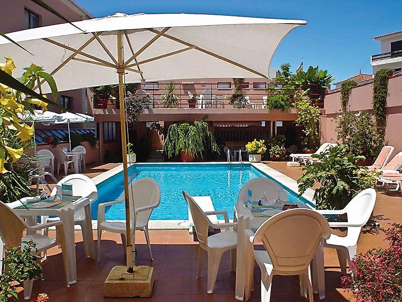 Hotel Meira, Sitzgelegenheiten am Pool