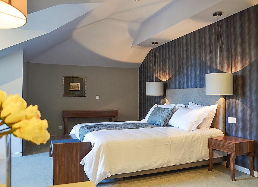 Hotel do Parque, Doppelbett und Sitzbank