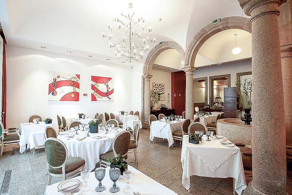 Hotel Bracara Augusta, Tische im Restaurant