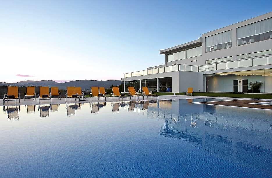 Águahotels Mondim de Basto, Pool mit Hotel